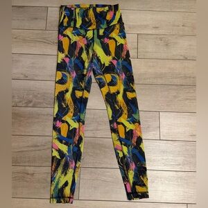 Lululemon size 6 Black Multi Paint-Print Active Leggings